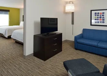 Holiday Inn Express & Suites Pueblo North by IHG hotel thumbnail 5