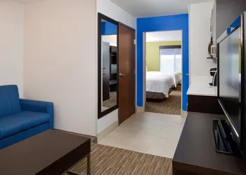 Holiday Inn Express & Suites Pueblo North by IHG hotel thumbnail 7