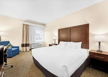 Comfort Inn & Suites Pueblo hotel thumbnail 3