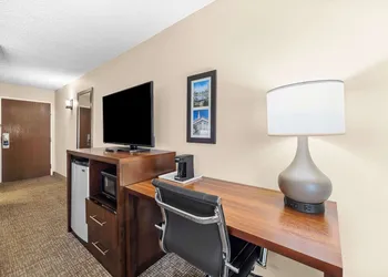 Comfort Inn & Suites Pueblo hotel thumbnail 8