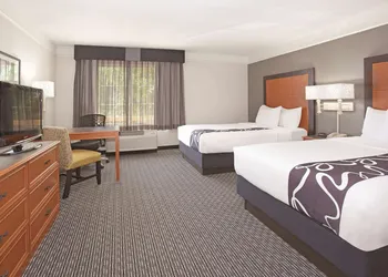 La Quinta Inn & Suites by Wyndham Pueblo hotel thumbnail 6