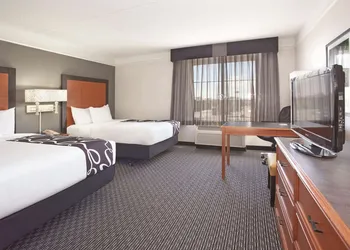 La Quinta Inn & Suites by Wyndham Pueblo hotel thumbnail 8