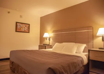 Econo Lodge Pueblo North hotel thumbnail 7