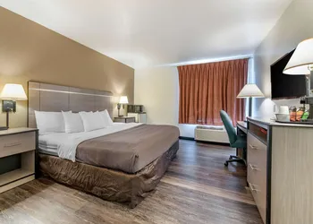 Econo Lodge Pueblo North hotel thumbnail 8