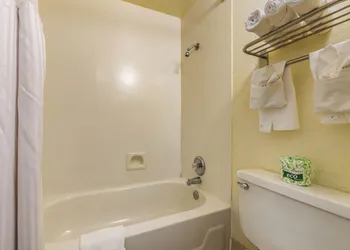 Pueblo Inn hotel thumbnail 5
