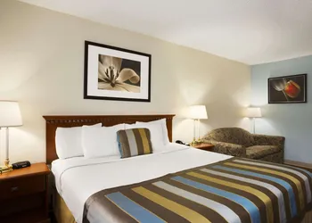 Days Inn by Wyndham Middletown hotel thumbnail 5