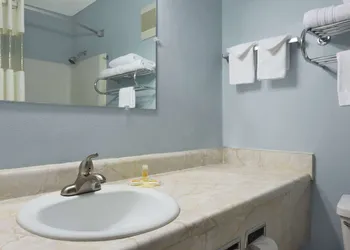Days Inn by Wyndham Middletown hotel thumbnail 8