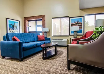Quality Suites St. Joseph hotel thumbnail 2