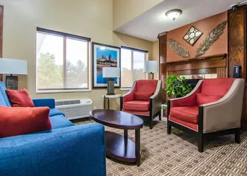 Quality Suites St. Joseph hotel thumbnail 3