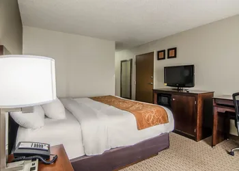 Quality Suites St. Joseph hotel thumbnail 6