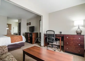 Quality Suites St. Joseph hotel thumbnail 7