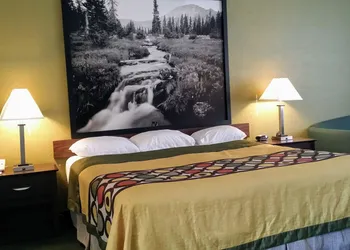 Super 8 by Wyndham Wendover hotel thumbnail 5