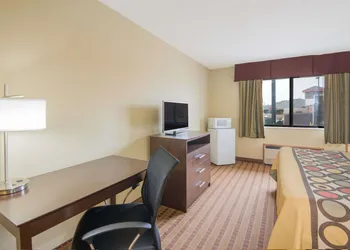 Super 8 by Wyndham Story City hotel thumbnail 4