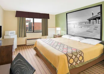 Super 8 by Wyndham Story City hotel thumbnail 7