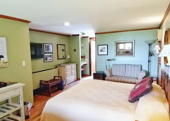 Sandaway Suites & Beach hotel thumbnail 4