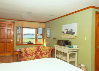 Sandaway Suites & Beach hotel thumbnail 5