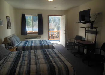 Clark Fork Lodge hotel thumbnail 5