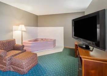 Circle S Motel hotel thumbnail 3