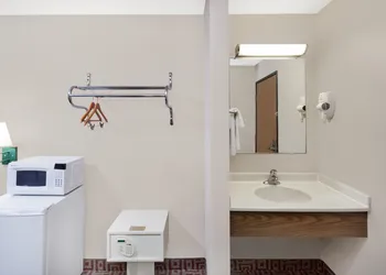 Circle S Motel hotel thumbnail 5