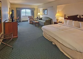 Radisson Hotel Cedar Rapids hotel thumbnail 8
