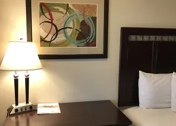 Oak Tree Inn hotel thumbnail 6