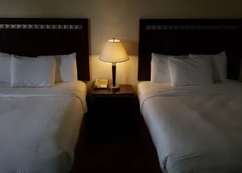 Oak Tree Inn hotel thumbnail 8
