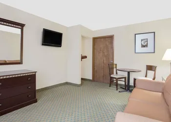 Super 8 by Wyndham Danville hotel thumbnail 5