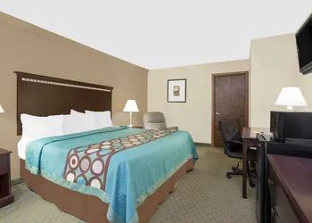 Super 8 by Wyndham Danville hotel thumbnail 8