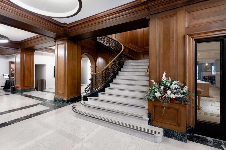 Hotel Fort Des Moines, Curio Collection by Hilton hotel detail image 2