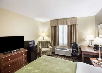 Quality Inn Athens hotel thumbnail 7