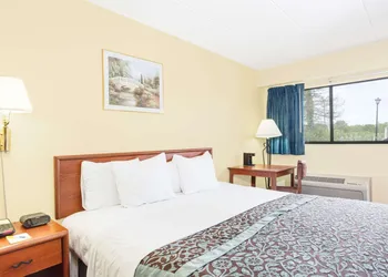 Days Inn by Wyndham Athens hotel thumbnail 3