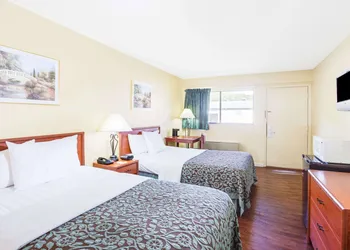 Days Inn by Wyndham Athens hotel thumbnail 5
