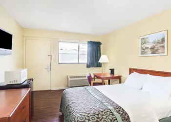 Days Inn by Wyndham Athens hotel thumbnail 6