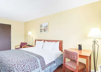 Days Inn by Wyndham Athens hotel thumbnail 7