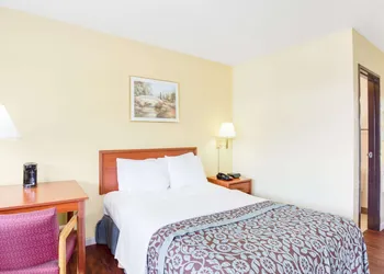 Days Inn by Wyndham Athens hotel thumbnail 8