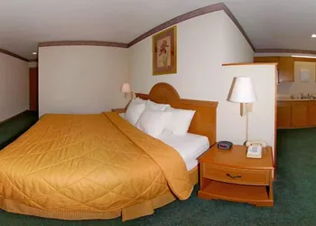 Quality Inn & Suites Circleville hotel thumbnail 7