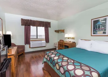 Super 8 by Wyndham Gallipolis Pt Pleasant Area hotel thumbnail 5