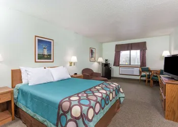 Super 8 by Wyndham Gallipolis Pt Pleasant Area hotel thumbnail 6