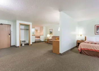 Super 8 by Wyndham Gallipolis Pt Pleasant Area hotel thumbnail 7