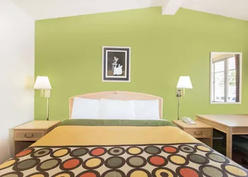 Knights Inn Statesboro hotel thumbnail 5