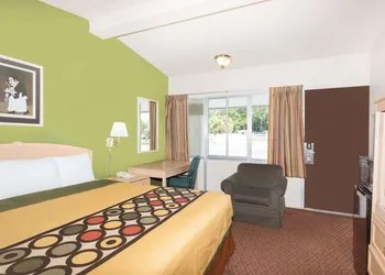 Knights Inn Statesboro hotel thumbnail 8