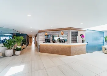Bay Club Hotel & Marina hotel thumbnail 2
