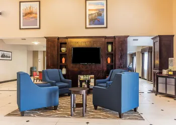 Comfort Inn & Suites Crystal Inn Sportsplex hotel thumbnail 2