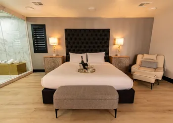 Lexi Las Vegas hotel thumbnail 6