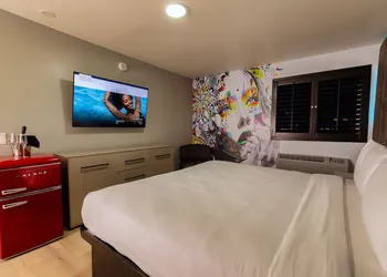 Lexi Las Vegas hotel thumbnail 7