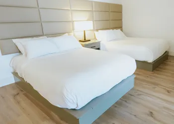 Surfer Beach Hotel hotel thumbnail 7