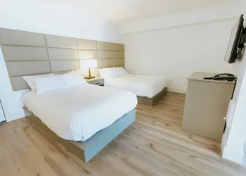 Surfer Beach Hotel hotel thumbnail 8