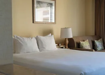 Waikiki Resort Hotel hotel thumbnail 8