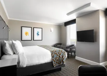 voco The Tiger Hotel Columbia, MO by IHG hotel thumbnail 6