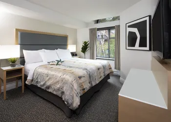 Crystal Lodge hotel thumbnail 4